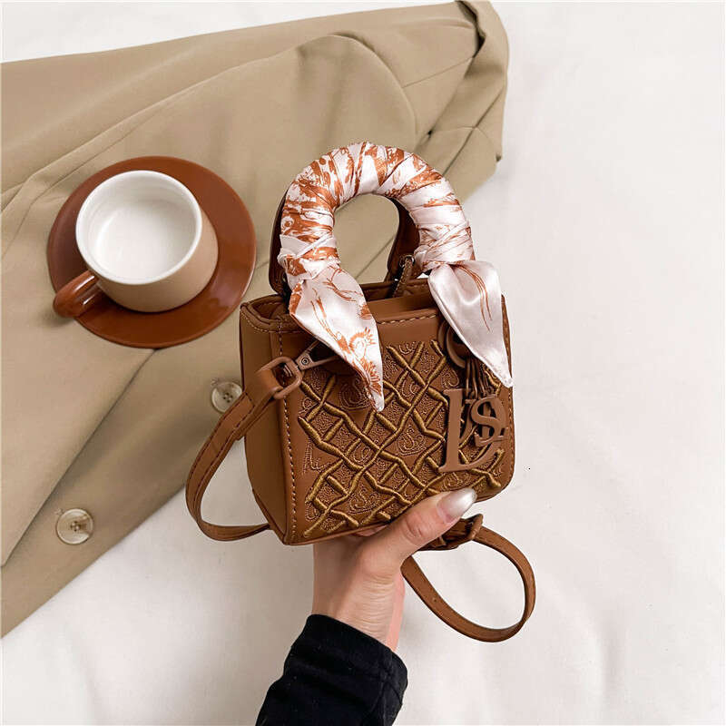 Small Handheld Princess Diana 2025 New High-end Fashion Heavy Embroidery Scarf Single Shoulder Crossbody Bag for Women
