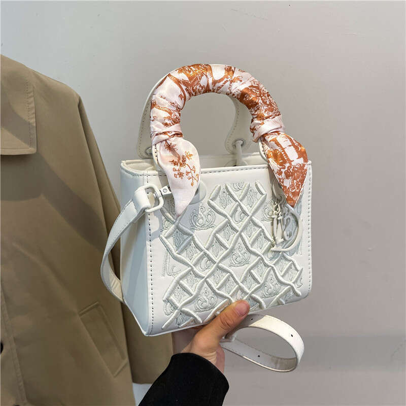High-End Luxury for Women 2025 New Style Elegant Versatile Heavy Embroidery Princess Diana Crossbody Handbag Small Square Bag