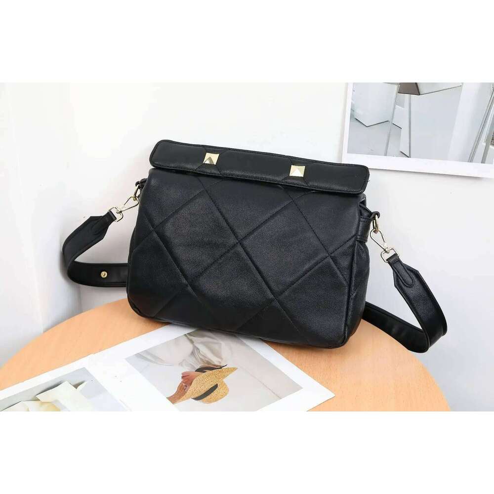 Bags New Fashion Women Genuine Leather Rivet Handbags Dia Lattice Bag Designer Shoulder Woman Messenger Bags