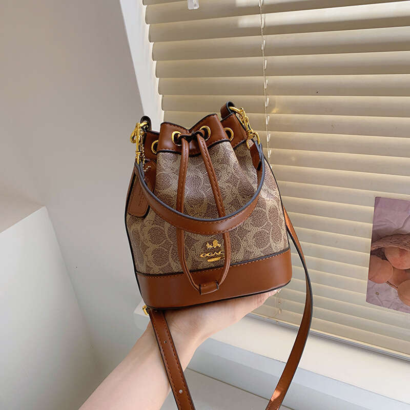 Vintage Floral Bucket for Women 2025 New Printed Crossbody Fashion Versatile Drawstring Handheld Shoulder Bag