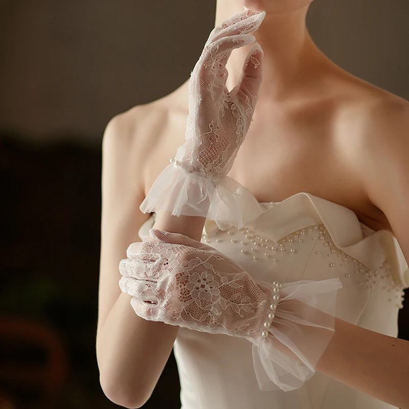 WG048 Exquisite Wedding Bridal Short White Lace Gloves Pearls Ruffle Edge Women Ladies Bride Bridesmaid Finger Wrist Handschuh 250722