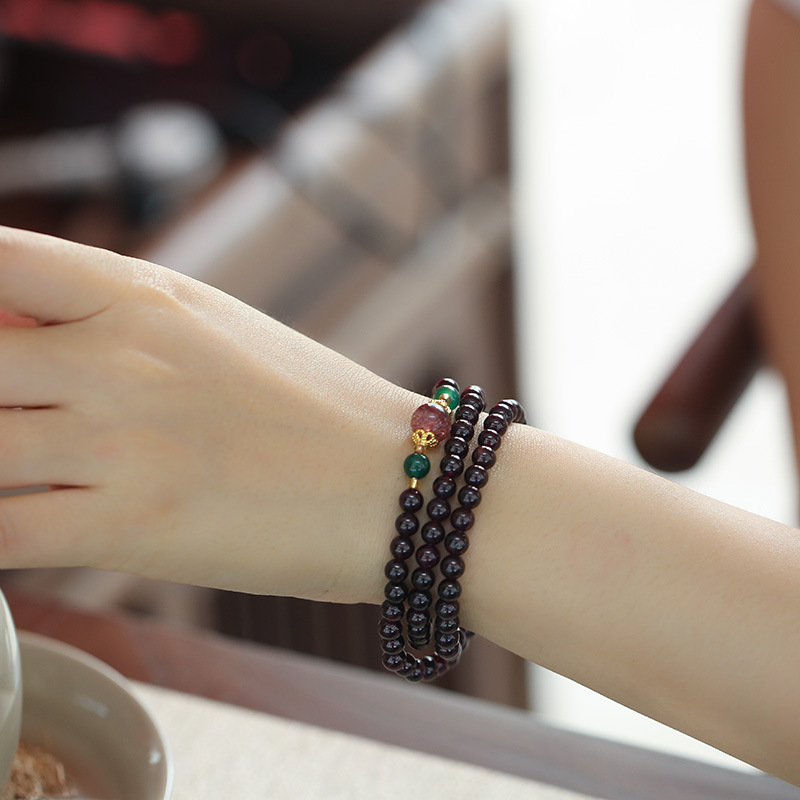 New Chinese Style Natural Garnet Crystal Bracelet for Women Elegant Versatile and Stylish Accessory