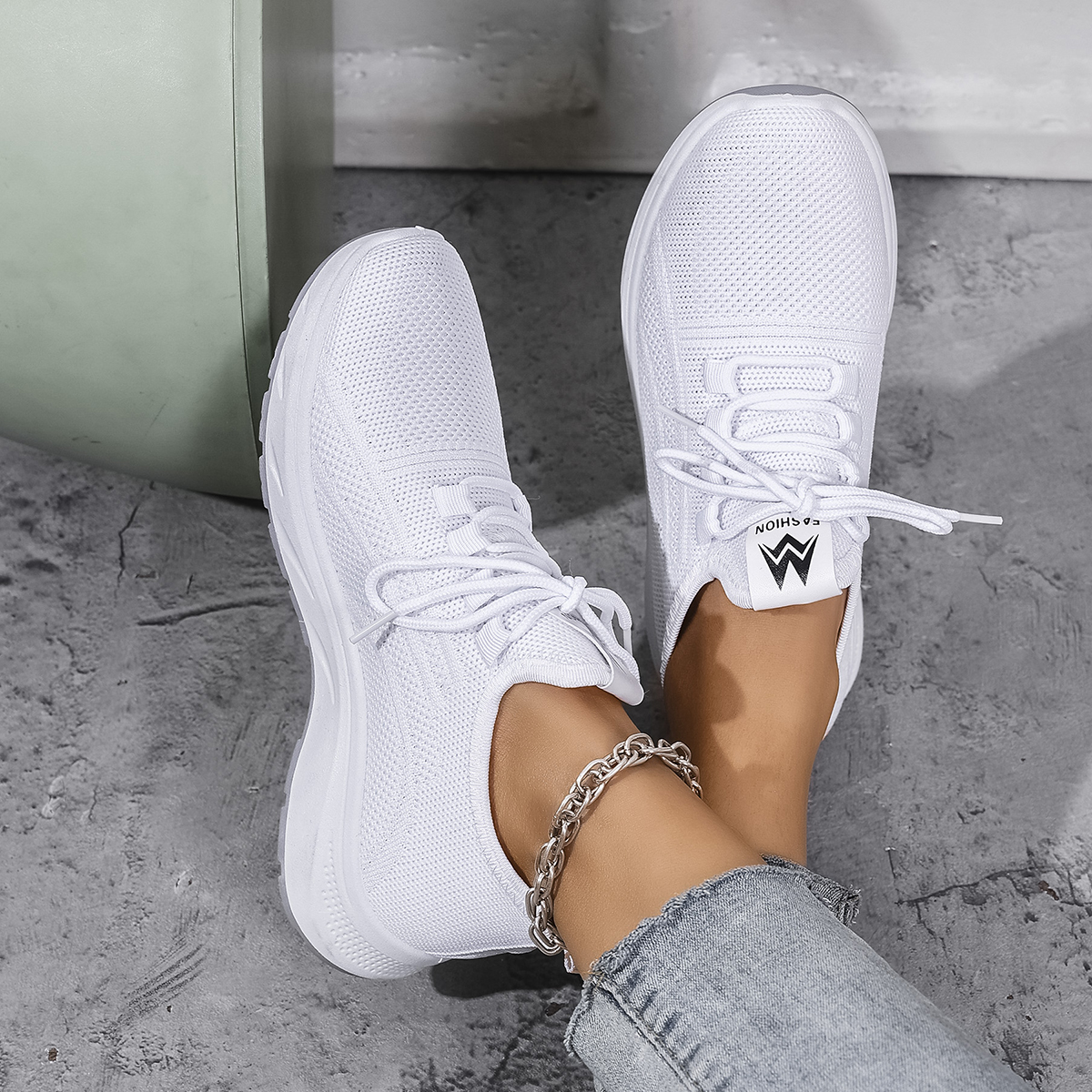 Lightweight all-season anti-slip soft-soled walking shoes