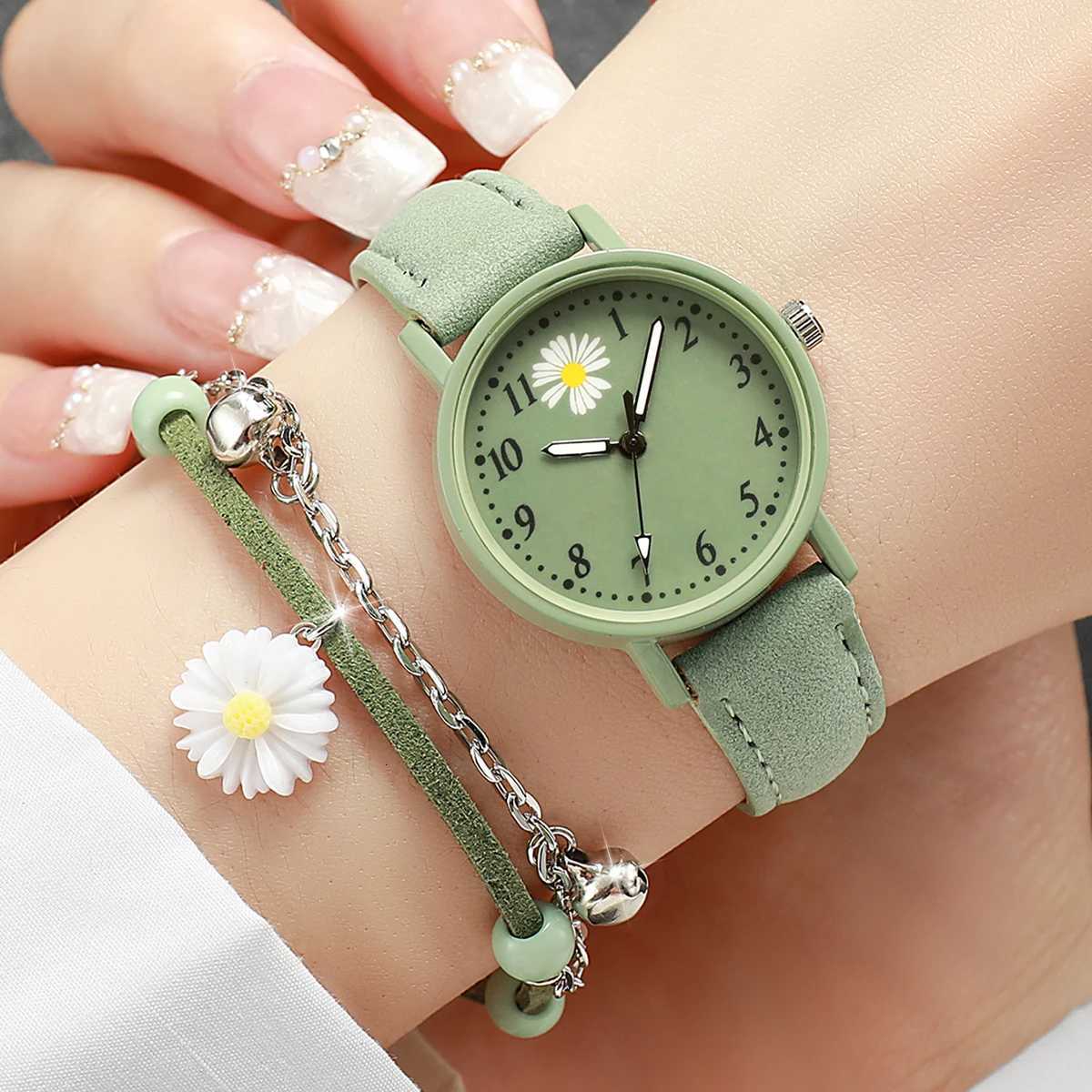 4PCS/Set Fashion Green PU Leather Strap Flower Quartz Watch with Bracelet (Box not Included) W250724