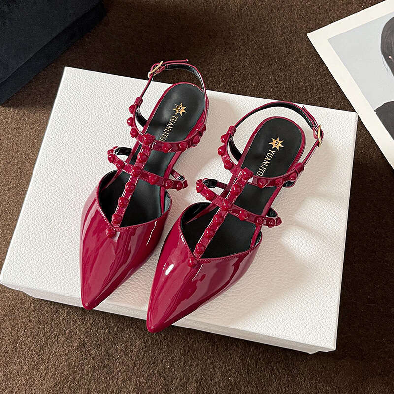 Warren 2025 Autumn New Fashion Closed-Toe Sandals Elegant Rivet Strap Pointed Toe Single Shoes for Women Summer Outdoor Wear