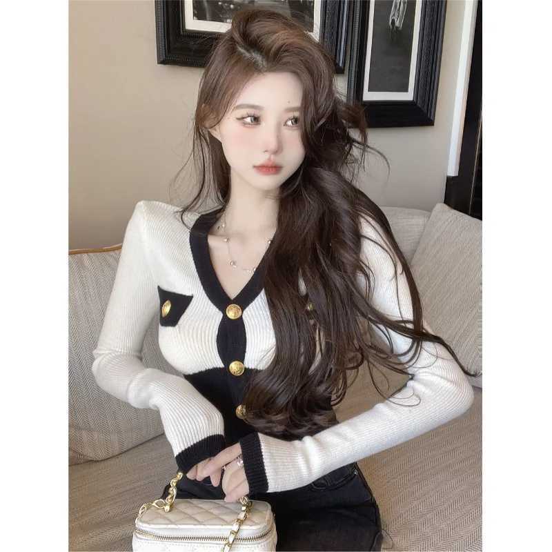 Sexy V-neck Sweater for Women Autumn 2025 New Contrast Design Metal Button Knitted Top Pull Femme Cropped Cardigan Slim Shirts X250724