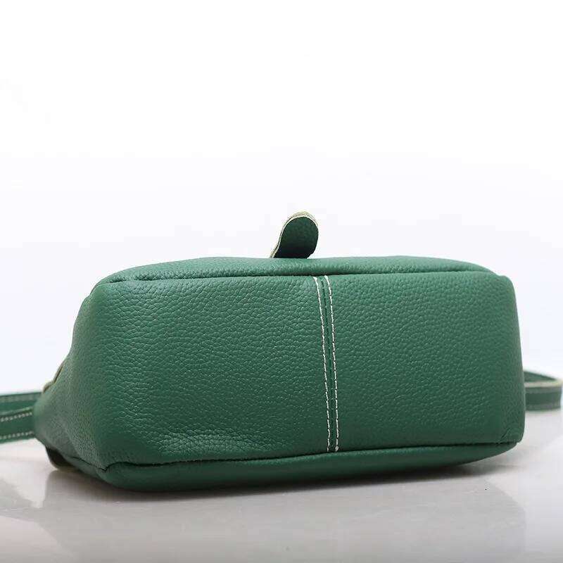 Luxury designer niche Zency women soft leather elegant small portable spacious crossbody, with high-quality retro hardware casual shoulder wallet