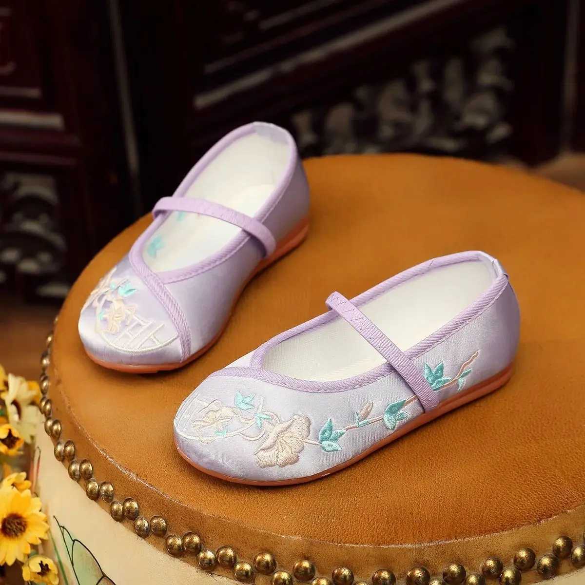 Girls Embroidery Floral Shoes Encanto Mirabel Princess Shoes Baby Vintage Ballerina Flats Comfortable Anti-Slip Low Heel Flats XJ250724