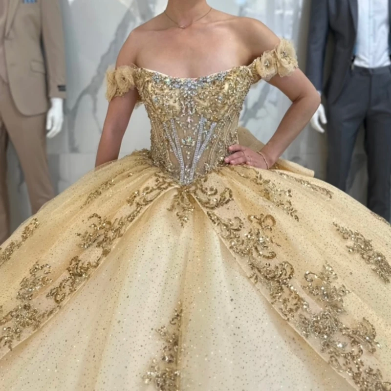 Champagne Shiny Quinceanera Dresses Off Shoulder Ball Gown Sweet 16 Dress Applique Beading Crystal Bow Tull Birthday Party Vestidos 15 Anos