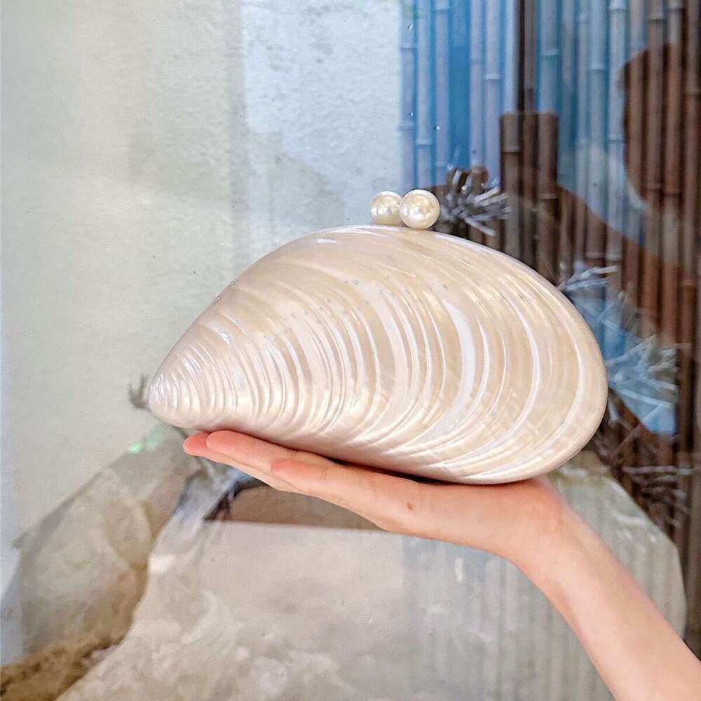 Designer Luxury Evening Diamond Fashionable and Unique Design Clamshell Acrylic Concave Chain Clutch High-end Feel Handheld Evening Crossbody Bag