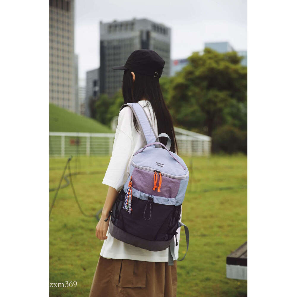 New Lightweight Outdoor Hiking Mountaineering Travel High-Looking Large Capacity Casual Backpack