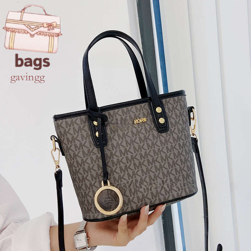 Michael Kore Bag Designer Shoulder Bag 2025 New Fashion Womens Tote Bag Single Handheld Crossbody Bag Textured Emed Large Capacity Shopping Bag Eec