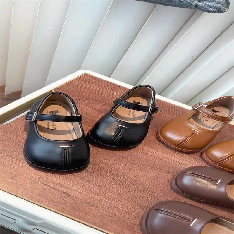 New Children Leather Shoes for Girls Shoes Kids Soft Bottom Anti-Slip Outdoor Walking Shoes Split Toe Prom Party Fashion 3XJ250724