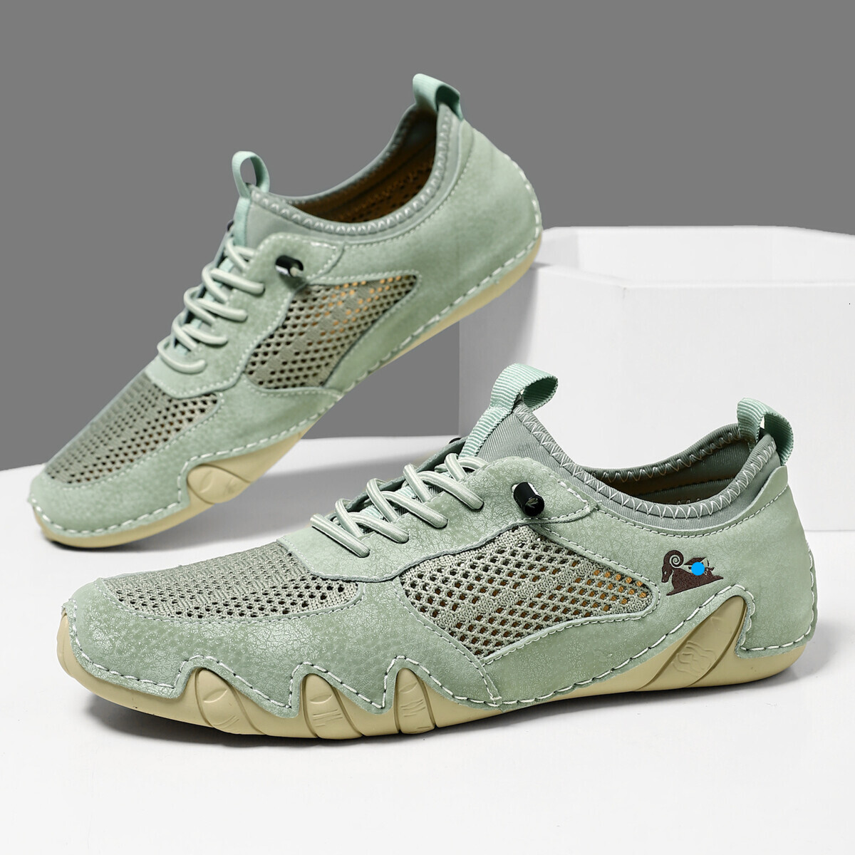 Large Size Men's and Women's Outdoor Casual Summer Breathable Mesh Sports Shoes