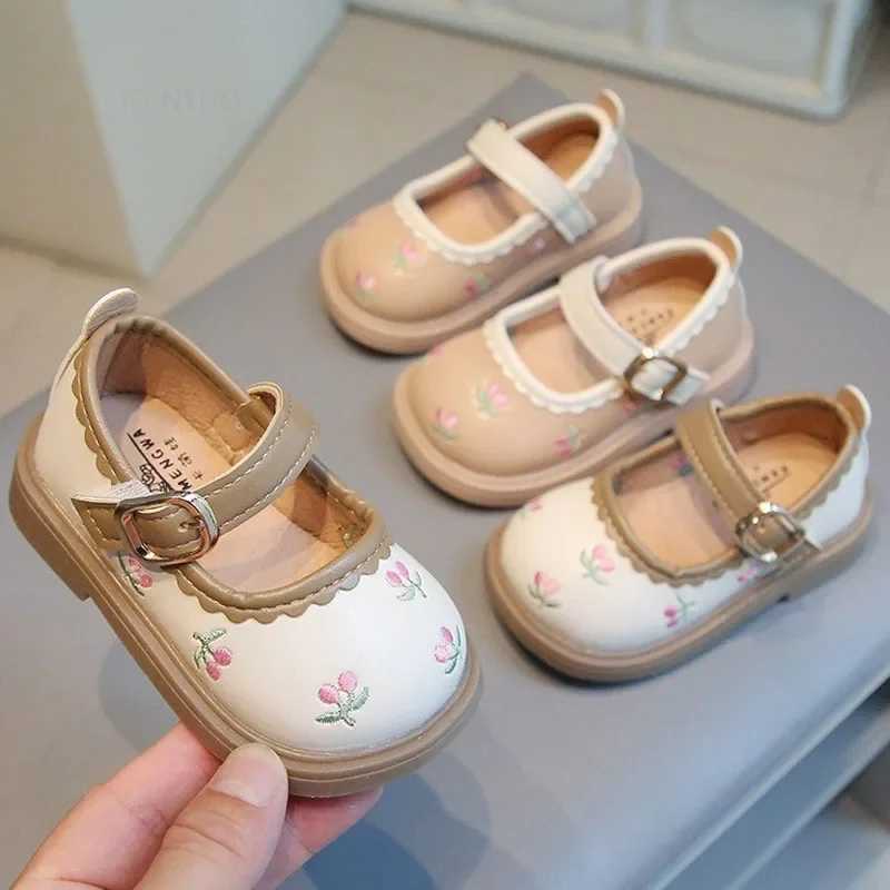 Spring Autumn Girls Soft Leather Shoes Embroidery Flower Princess Sweet Kids National Style Children Flat Mary Janes Dress Shoes XJ250724