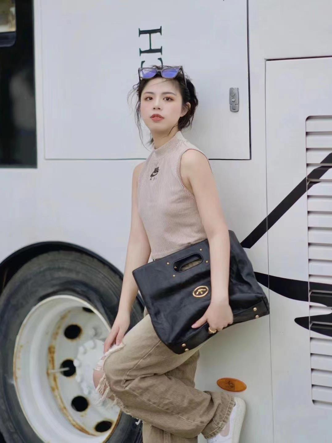 New free designer bag new genuine leather women's bag Niche handbag handheld shoulder bag new free designer bag
