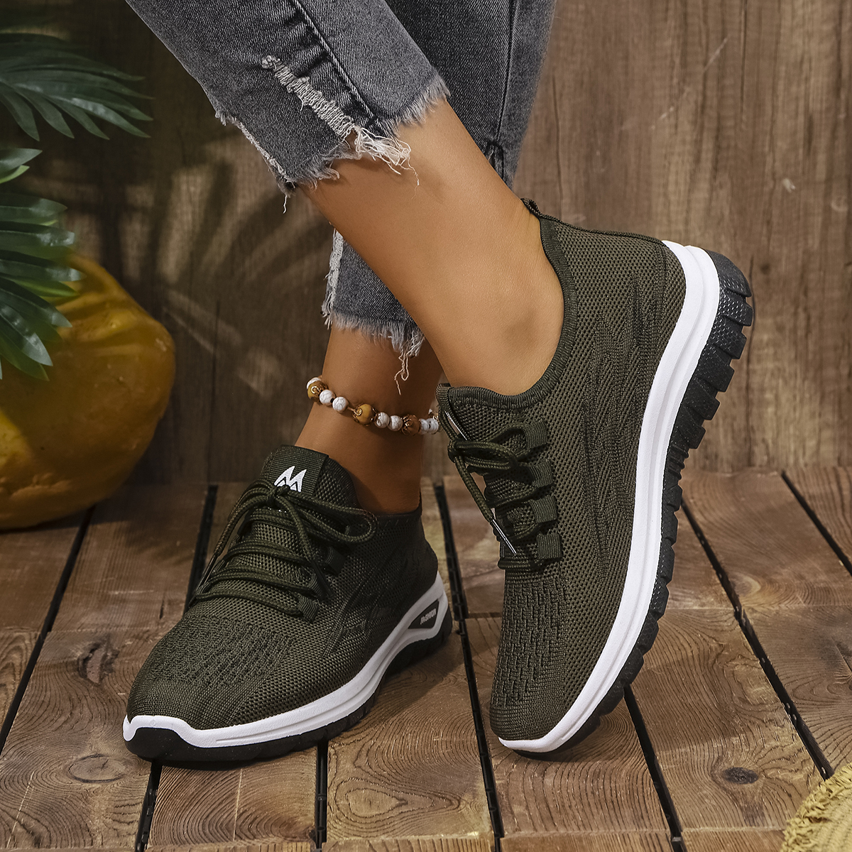 Women's breathable mesh slip-on sports shoes hot-sale products