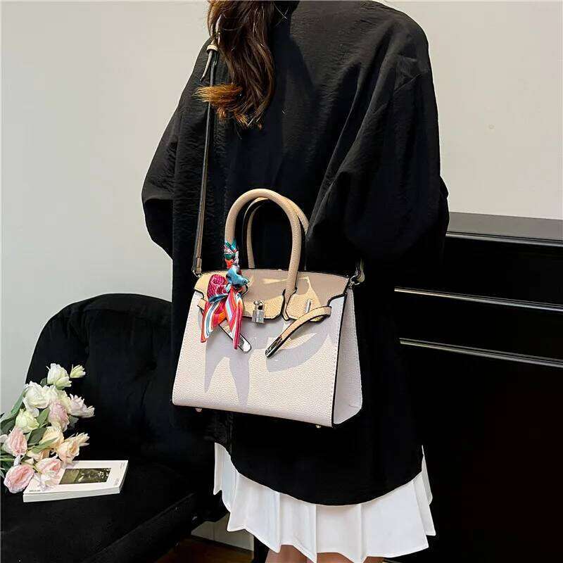 Women's Vintage Shoulder Bag - Oversized Messenger Purse, Fashionable Retro Design & Unique Color Blend