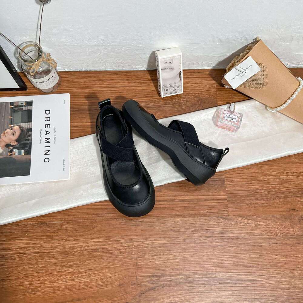 Summer New Mary Jane Uniform Women's 2025 Graduation Season College Style Thick Sole Height-Increasing Single Shoes Women Versatile