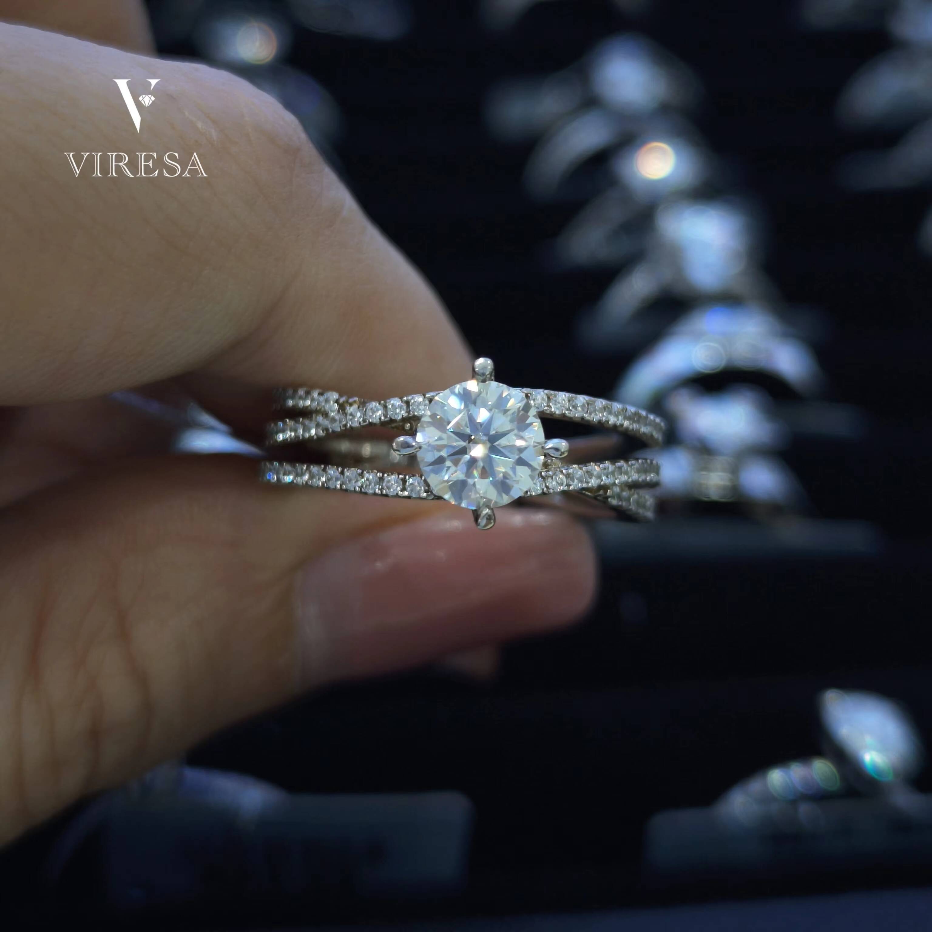 High Quality 925 Sterling Silver Designer Twisted Style 1ct Cut D VVS Moissanite Rings for Women Passes Diamond Tester