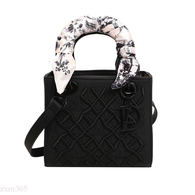 Light Luxury for Women 2025 New High-end Silk Scarf Princess Diana Bag Heavy Embroidery Single Shoulder Crossbody Handbag