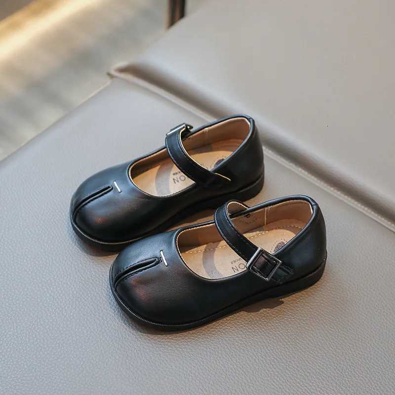 New Children Leather Shoes for Girls Shoes Kids Soft Bottom Anti-Slip Outdoor Walking Shoes Split Toe Prom Party Fashion 3XJ250724