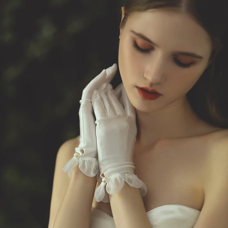 WG024 Elegant White Satin / Tulle Wrist Short Wedding Bridal Gloves Ruffle Edge Finger Bridesmaid Handmade Handschuh 250722