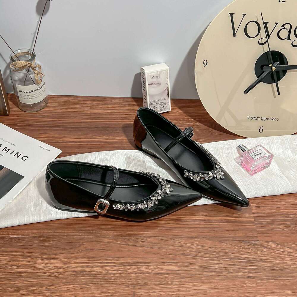 Designer Summer New Shallow Mouth Single Fashionable Outdoor High-End Pointed Toe French Light Luxury Style Flat Shoes for Women