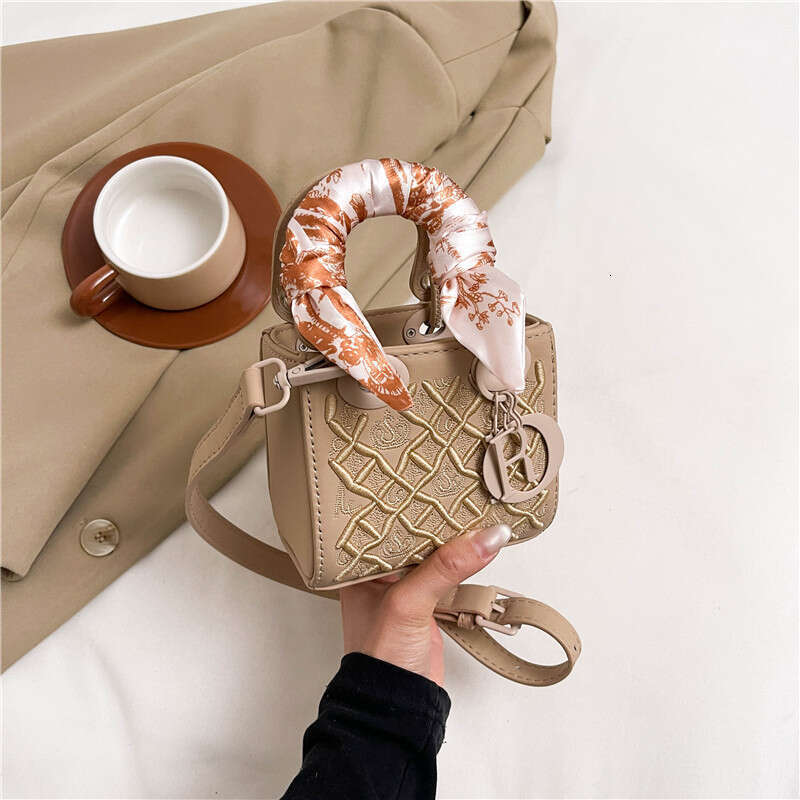 Small Handheld Princess Diana 2025 New High-end Fashion Heavy Embroidery Scarf Single Shoulder Crossbody Bag for Women