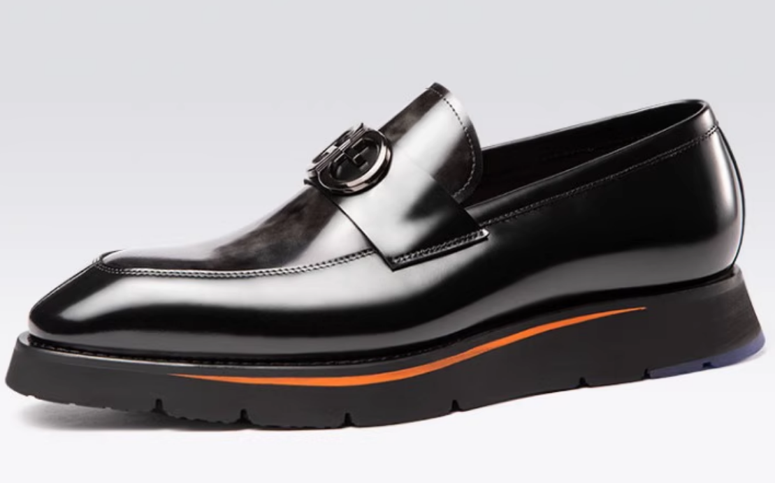 Men's business casual leather shoes one foot stepping on the business cover patent leather glossy loafers high top leather shoes