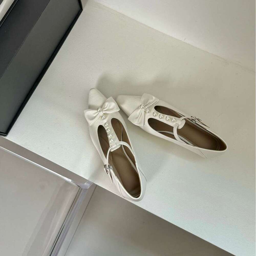 2025 Korean Version Early Spring New Pearl Bow Pointed Toe Shallow Mary Jane Fashionable Versatile Square Heel Fashion Shoes