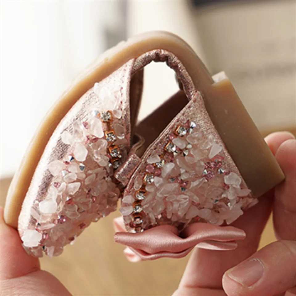 2025 Summer New Korean Water Diamond Soft Sole Girls Half Sandals Princess Shoes Childrens Shoes Spring Girls Leather Shoes XJ250724