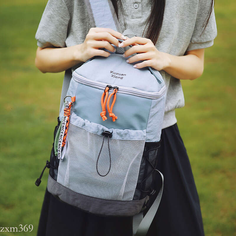 New Lightweight Outdoor Hiking Mountaineering Travel High-Looking Large Capacity Casual Backpack