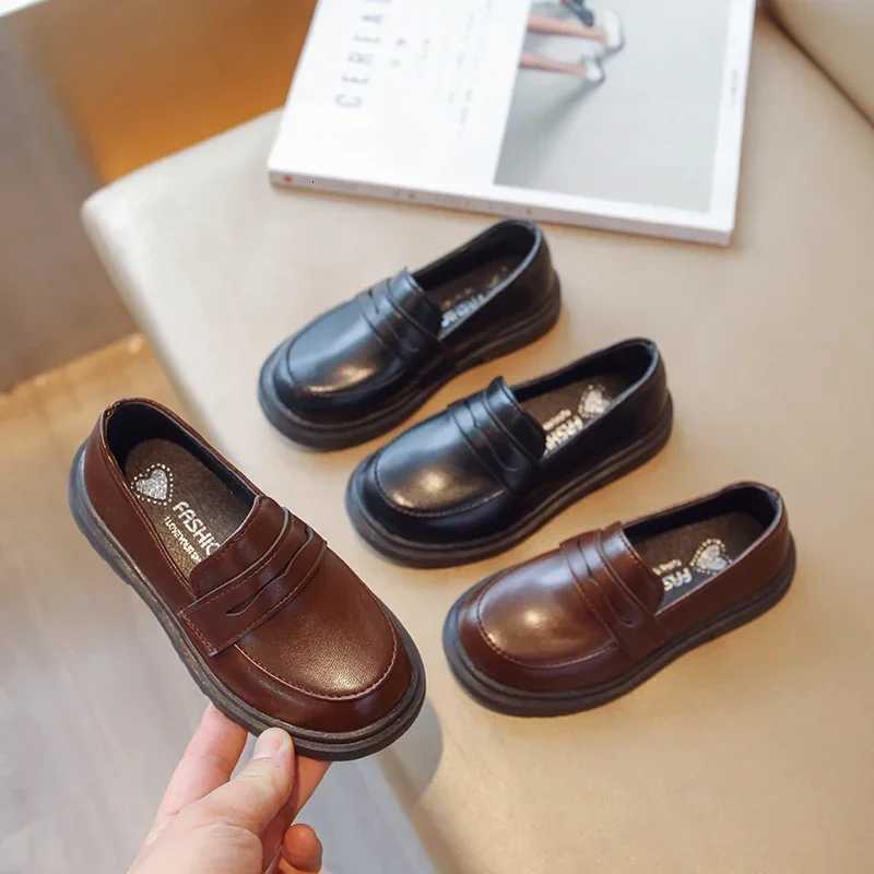 Britain Sle Childrens Leather Shoes for Boys 2024 Spring New Girls Retro Black Single Shoes Soft Moccasin Shoes for Children XJ250724
