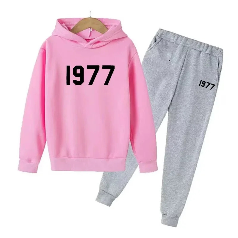 Fashion and casual 1977 mens and womens two-piece sportswear hooded sportswear hooded sweatshirt toppants streetwear 250717