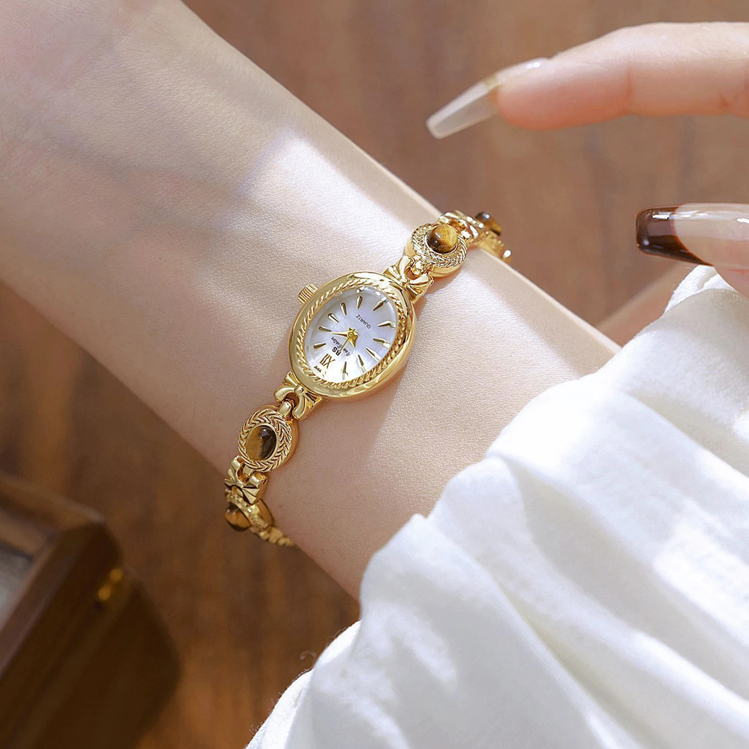 Elegant Watches For Women Gold Bracelet Amber Jewelry Quartz Oval Wristwatch Fashion Retro Original Ladies Watch 250723