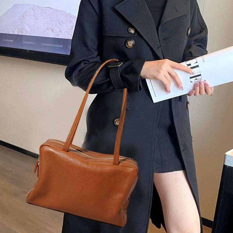 High End Large Capacity Women's Boston Top Layer Vegetable Tanned Armpit Bag, Fashionable Leather Shoulder Bag