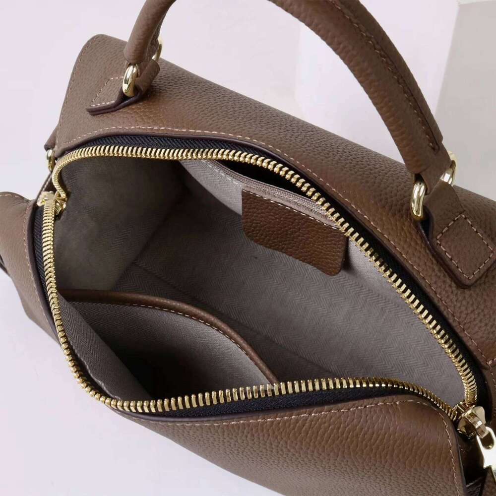 Genuine Leather Pillow 2025 New Niche Design Top Layer Cowhide Commuter One-Shoulder Crossbody Box Bag Fashion Lady Handbag