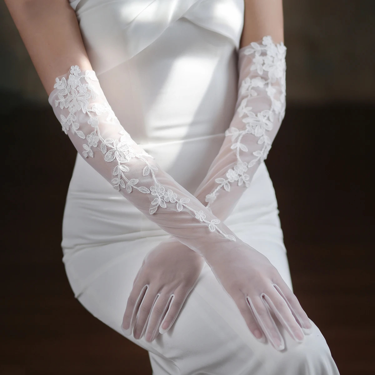 WG067 Exquisite White Lace Appliqued Wedding Bridal Handmade Gloves Soft Tulle Brides Bridesmaid Long Prom Pageant Gloves 250722