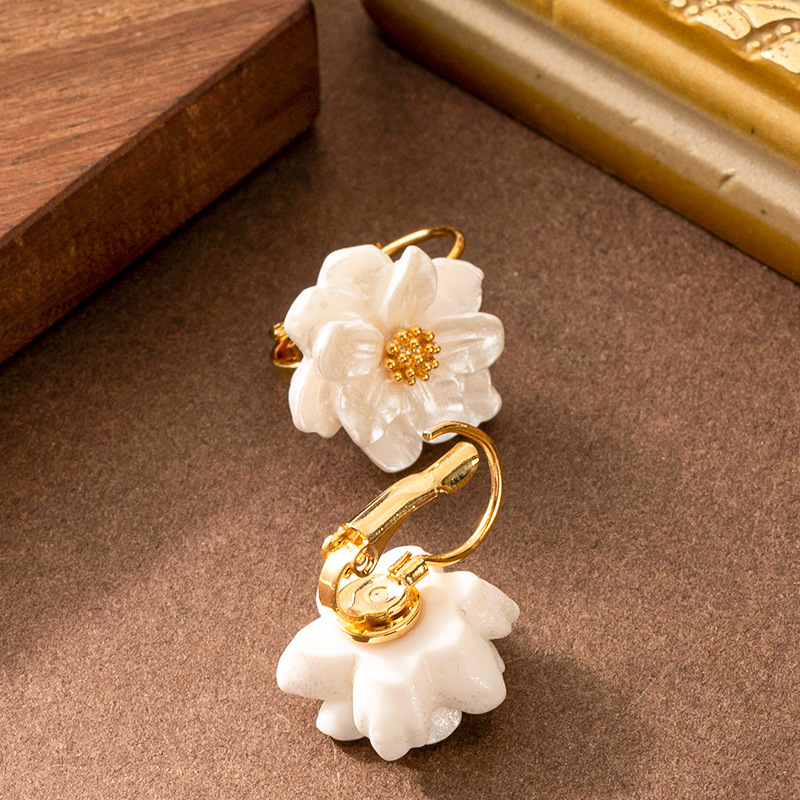 French New Elegant Camellia Earrings for Women High-end Cute Niche Vacation Style Versatile Ear Jewelry