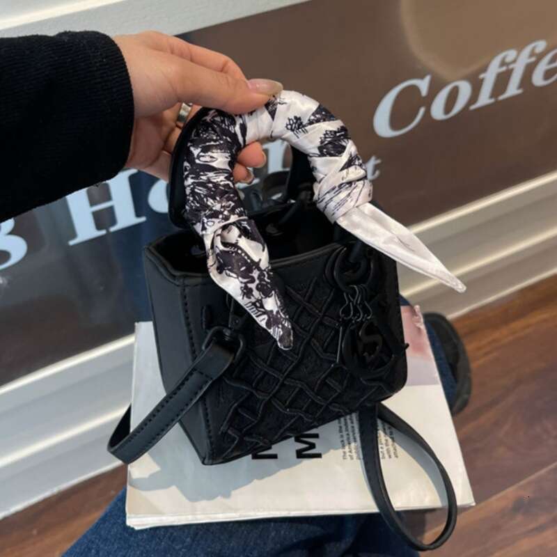 Small Handheld Princess Diana 2025 New High-end Fashion Heavy Embroidery Scarf Single Shoulder Crossbody Bag for Women