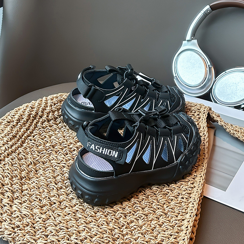 Childrens sports shoes popular singlemesh hollowedout casual shoes in summer 2025 new softsoled and nonslip beach shoes for baby girlsC250926 S251027