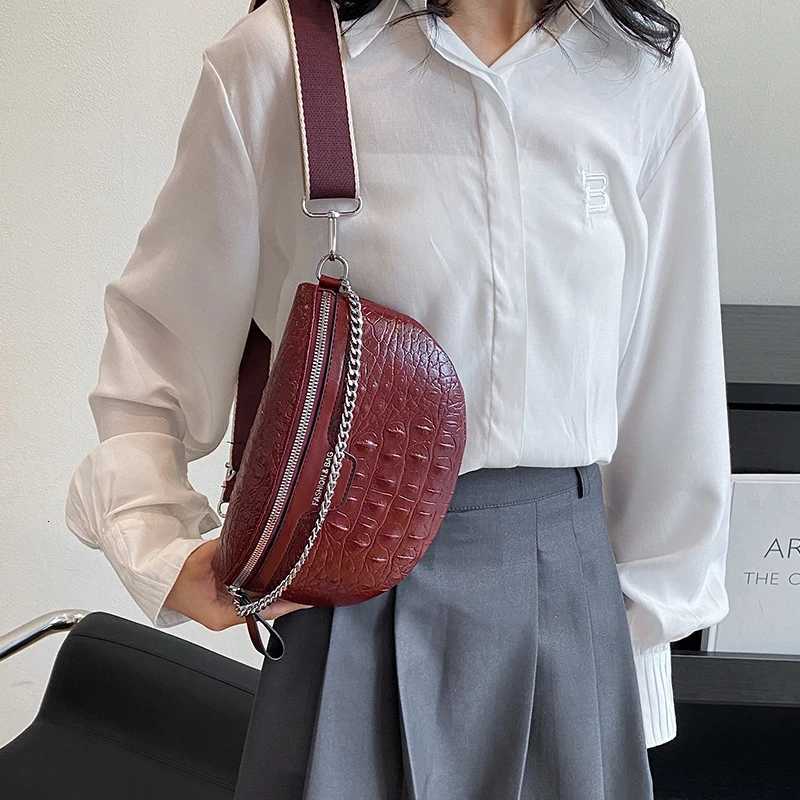 Luxury Chain Waist Bag Fanny Pack Fashion Leather Lady Waist Pack Handbag Designer Woman Crossbody Chest Bag New Female Belt Bag G250723
