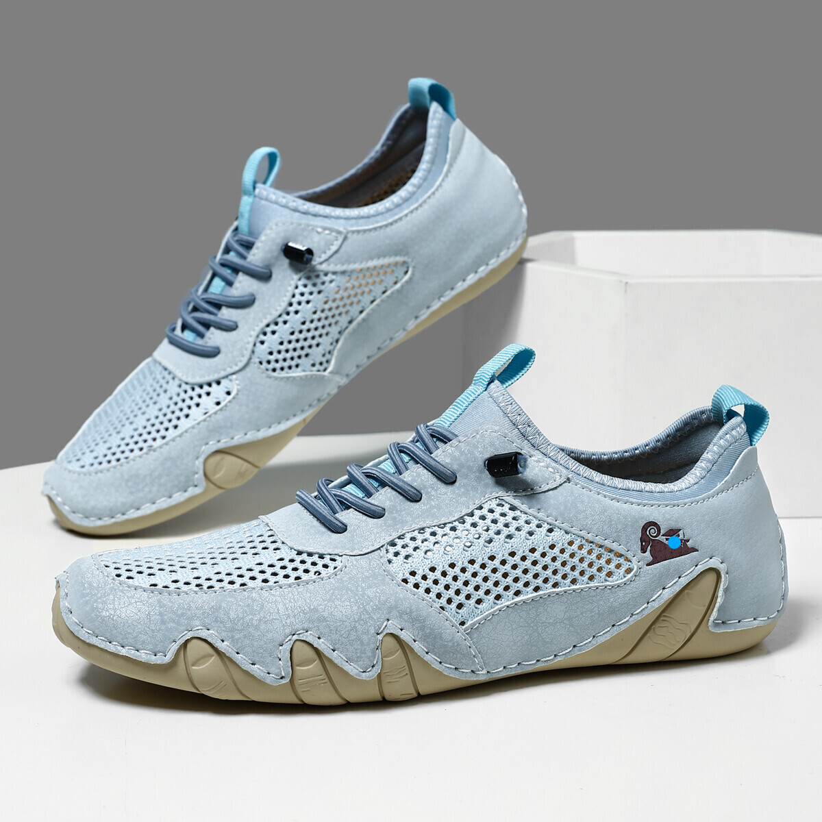 Large Size Men's and Women's Outdoor Casual Summer Breathable Mesh Sports Shoes