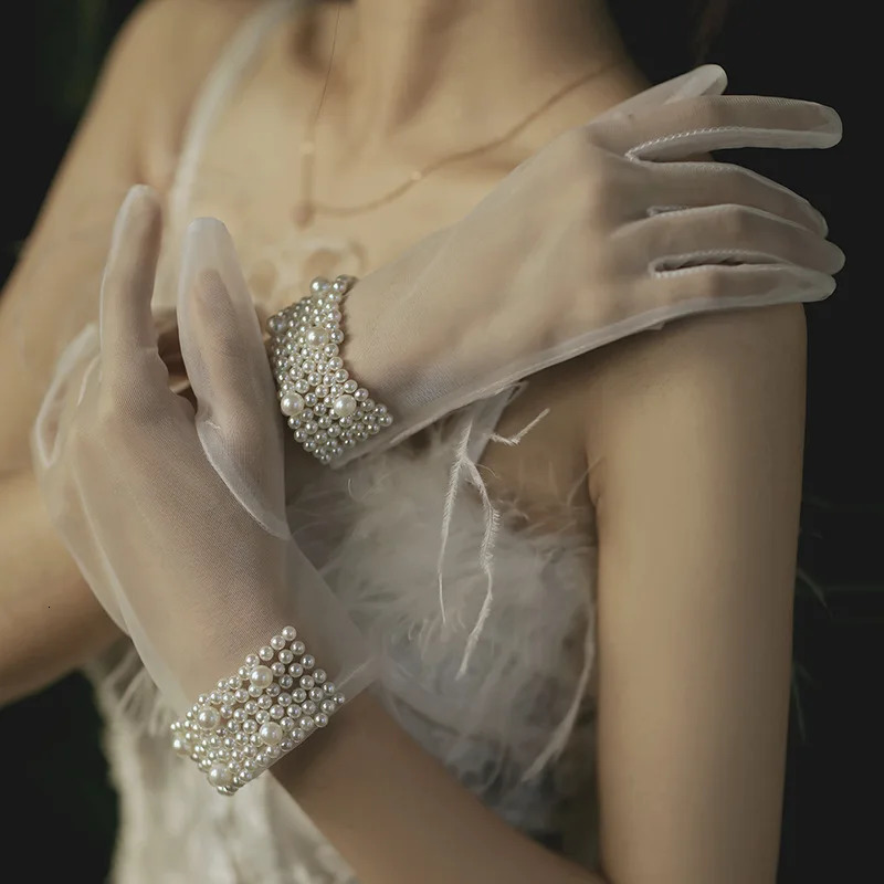 Arrival White Bridal Gloves Bride Wedding Gloves Beaded Pearls Gloves Women Elegant Guantes Complementos De Boda 250722