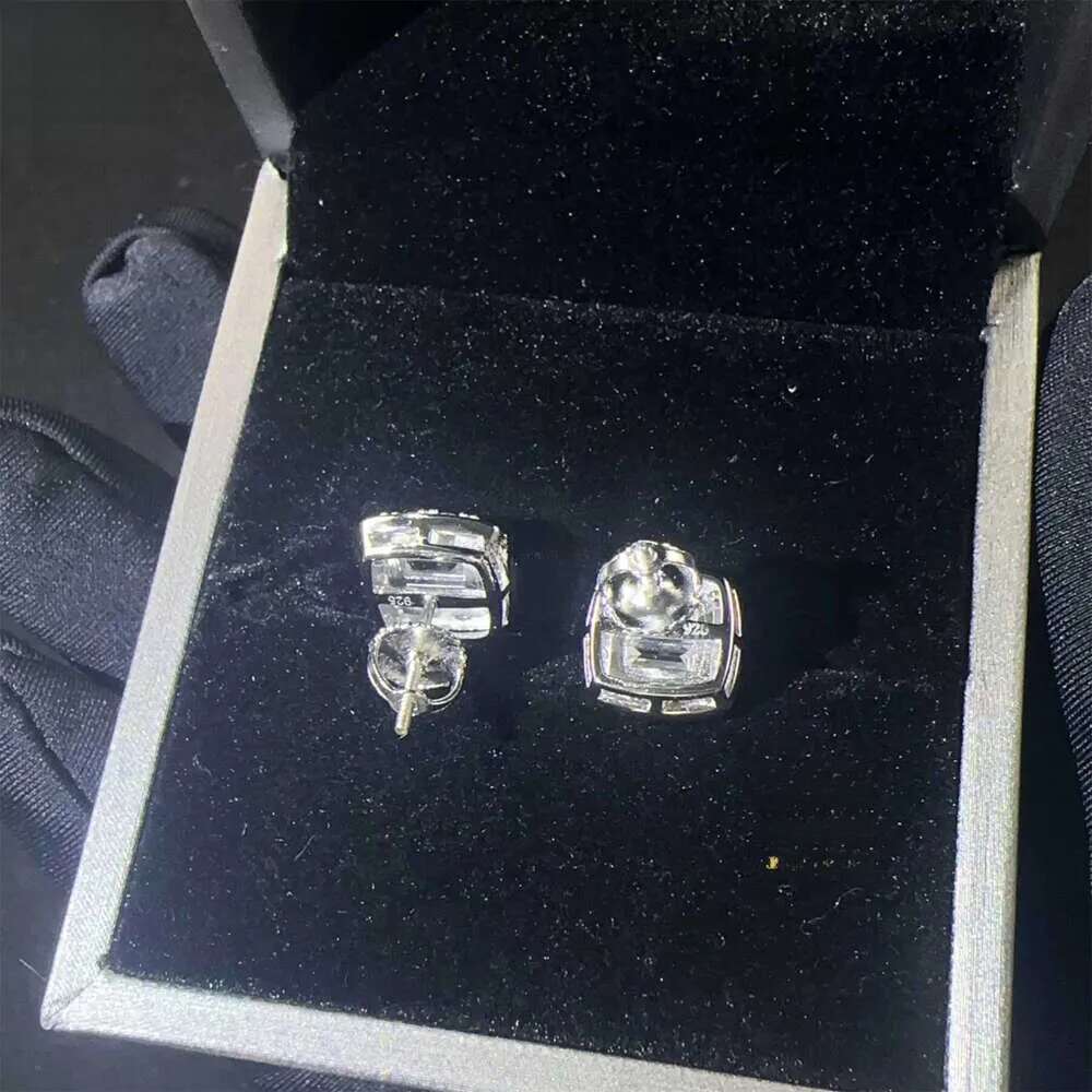 New Arrivals Bulk Stock Iced Out Man Earrings Baguette Moissanite Dia Screw Back Setting Hip Hop Stud Earring