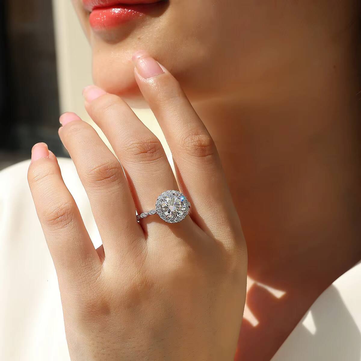 Womens Moissanite Ring D Color VVS Clarity Dazzling Halo Design S925 Silver Twisted Band Wholesale Jewelry