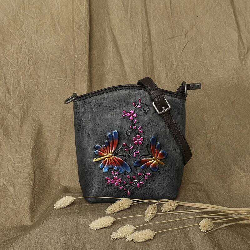 Vintage Genuine Leather Women's Shoulder Bag New Relief Emed Phone Purse Cowhide Handbag for Ladies