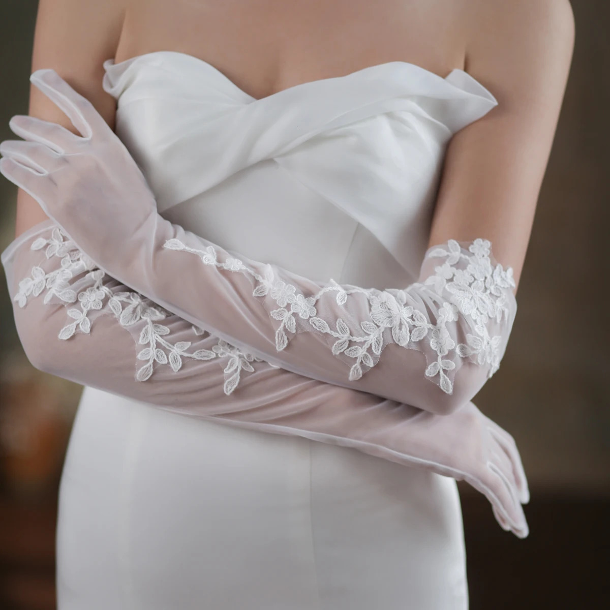 WG067 Exquisite White Lace Appliqued Wedding Bridal Handmade Gloves Soft Tulle Brides Bridesmaid Long Prom Pageant Gloves 250722