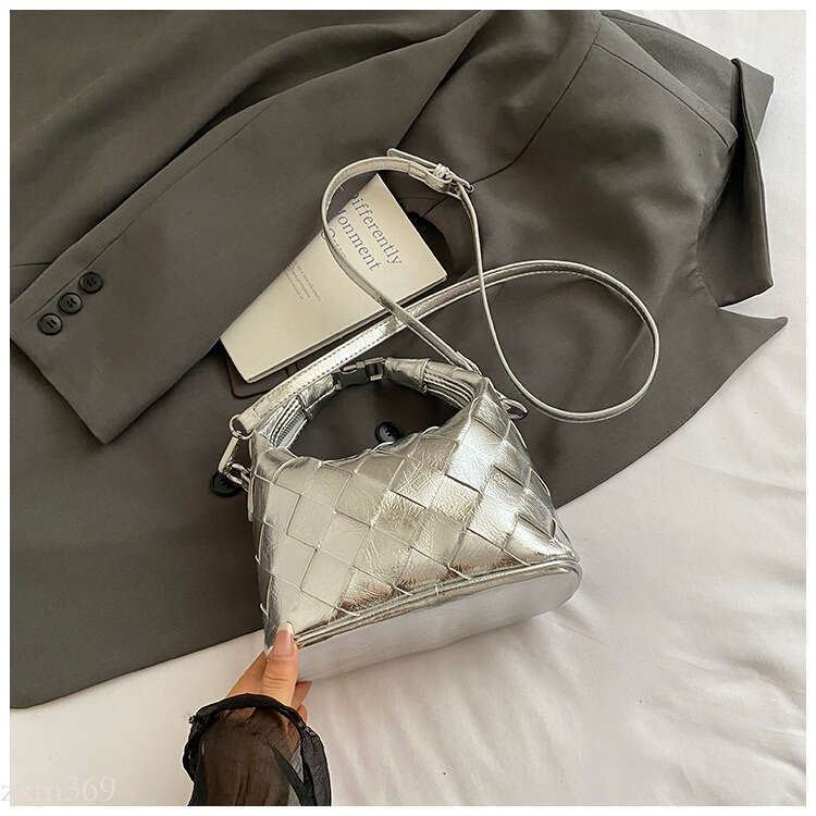 2025 Summer New Single Shoulder Crossbody Quilted Underarm for Women Commuting Woven Stylish Women's Bag